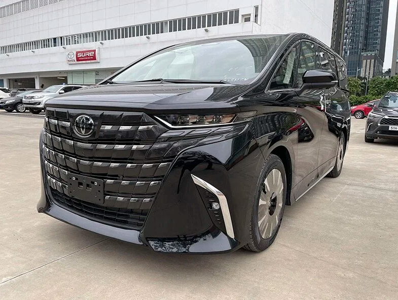Toyota Alphard HEV 2024